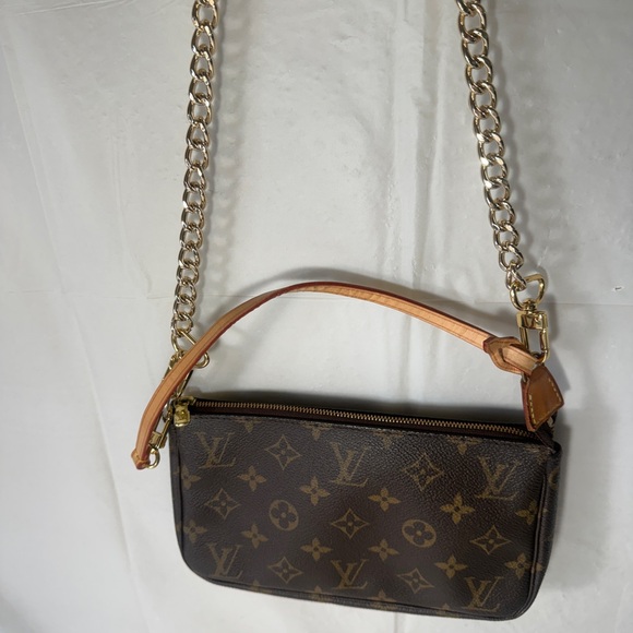 Louis Vuitton Pochette Classic Monogram Shoulder Bag crossbody - Picture 9 of 16